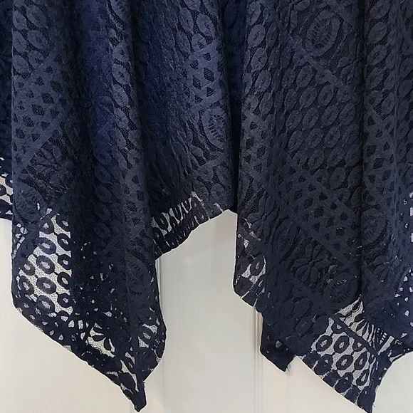 Woman's dress - Picture 3 of 10